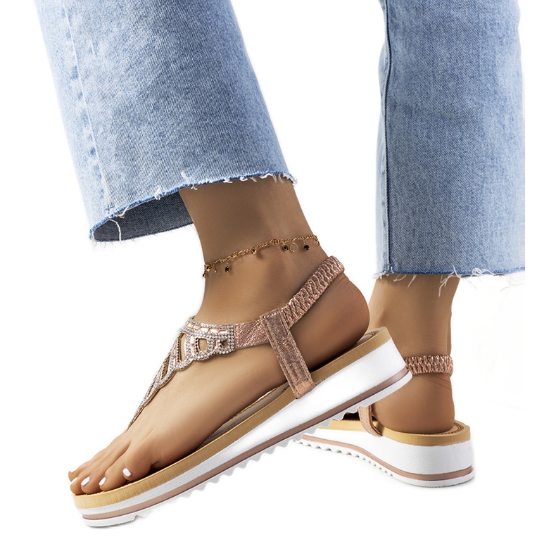 Różowe sandały na platformie Ahola