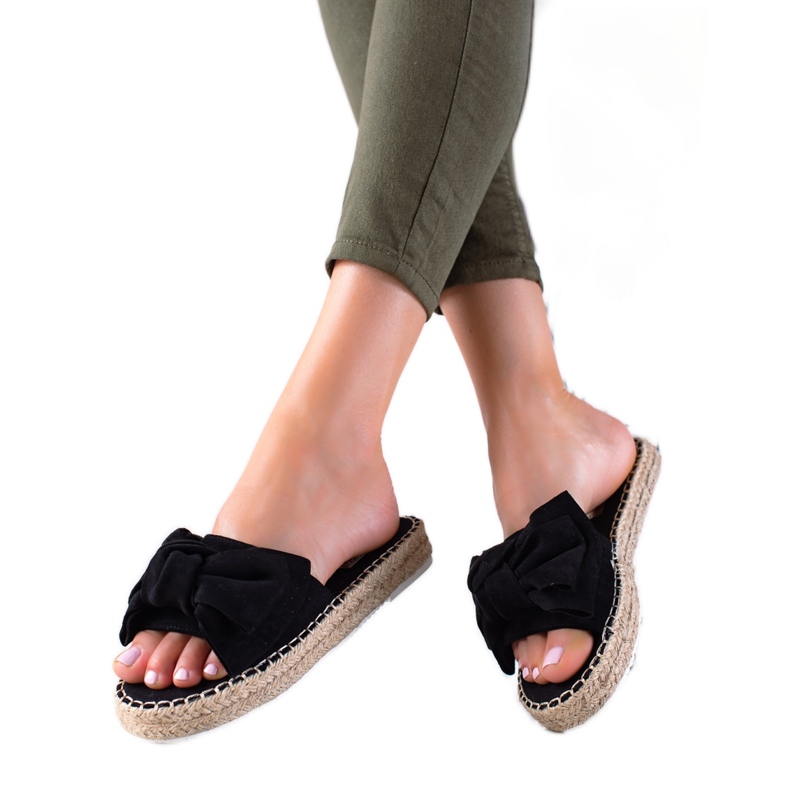 TRENDI Klapki na słomkowej platformie czarne