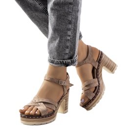 Beżowe sandały na słupku Sieda beżowy