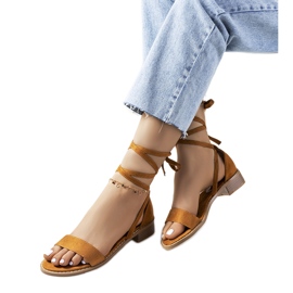 Brązowe sandały wiązane Moody