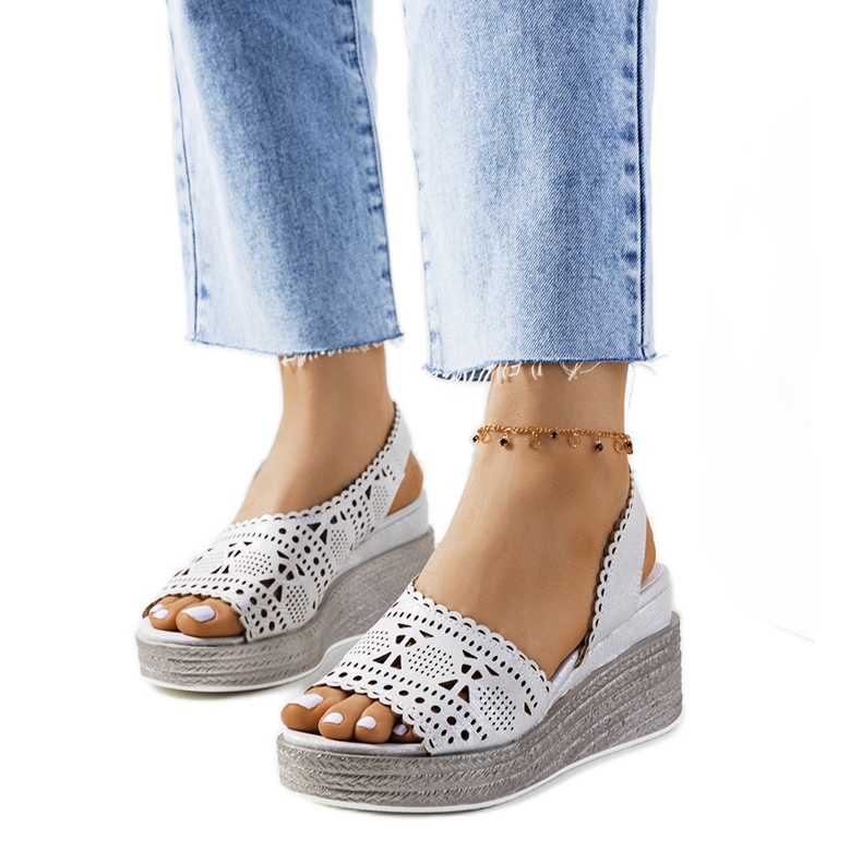 Srebrne ażurowe sandały na koturnie Bible srebrny