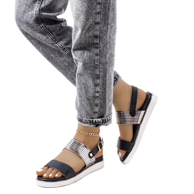 Czarne sandały z metaliczną wstawką Larochelle srebrny