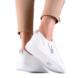 Białe Sportowe Trampki