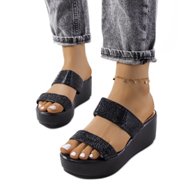 Czarne klapki na platformie Marlien