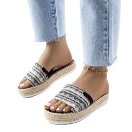 Czarne klapki na platformie Ana