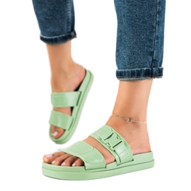 SHELOVET Zielone klapki z klamrą