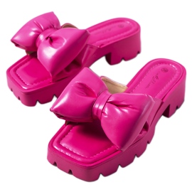 Różowe klapki na traktorowej podeszwie Platt