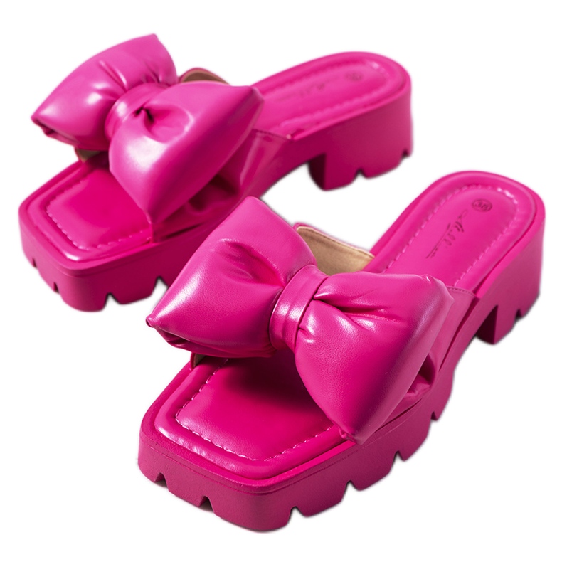 Różowe klapki na traktorowej podeszwie Platt