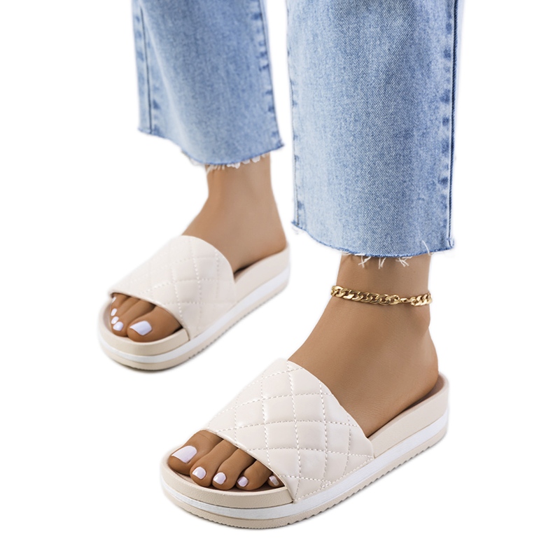 Beżowe klapki pikowane Hassell beżowy