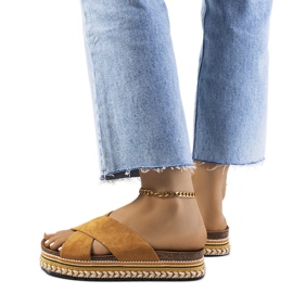 Brązowe klapki na platformie Muncho