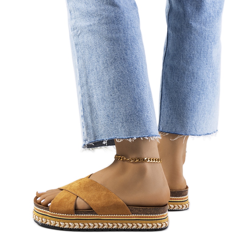 Brązowe klapki na platformie Muncho