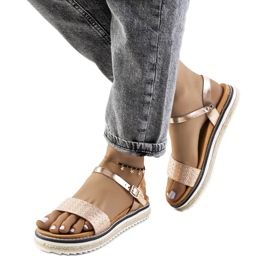 Złote sandały na zdobionej platformie Acton złoty