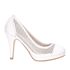Białe czółenka na szpilce Friar