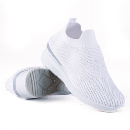 SHELOVET Wsuwane Buty Na Koturnie białe