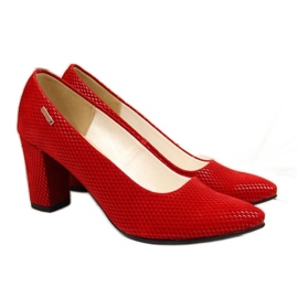 Czółenka na słupku czerwone W Monique