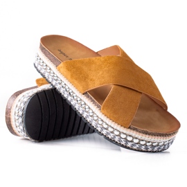 SHELOVET Modne Klapki Na Platformie brązowe