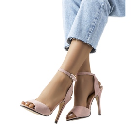 Różowe odkryte czółenka na szpilce Luigina