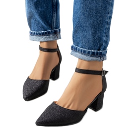 Czarne błyszczące czółenka na słupku Mawahi