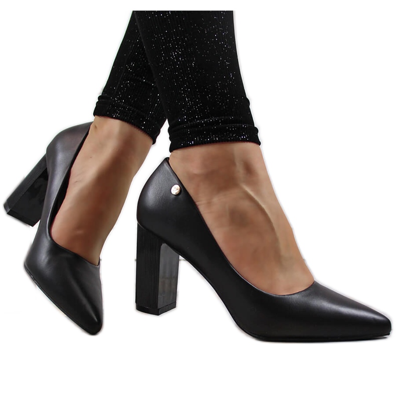 Czółenka na słupku czarne Vinceza