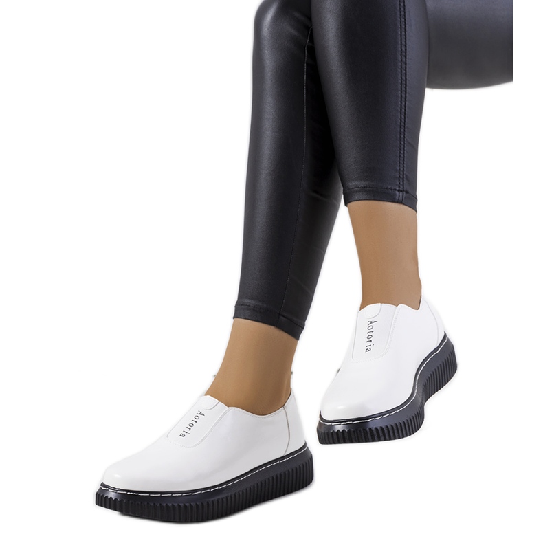 Białe półbuty na platformie Siddons