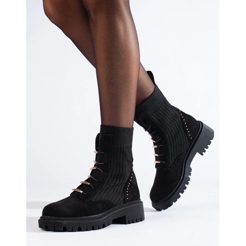 Czarne zamszowe wiązane workery