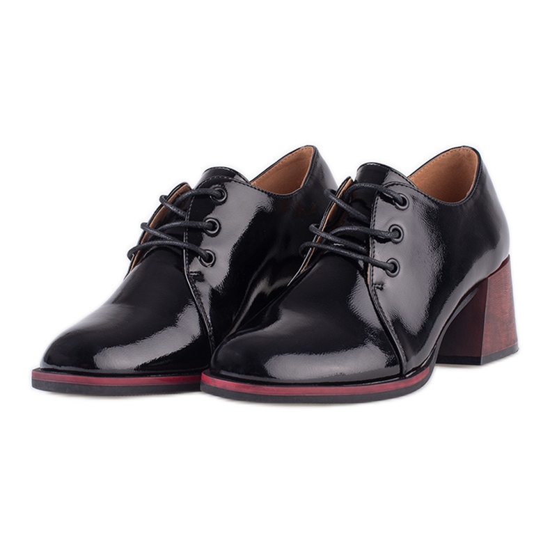 Lakierowane półbuty na obcasie Vinceza czarne