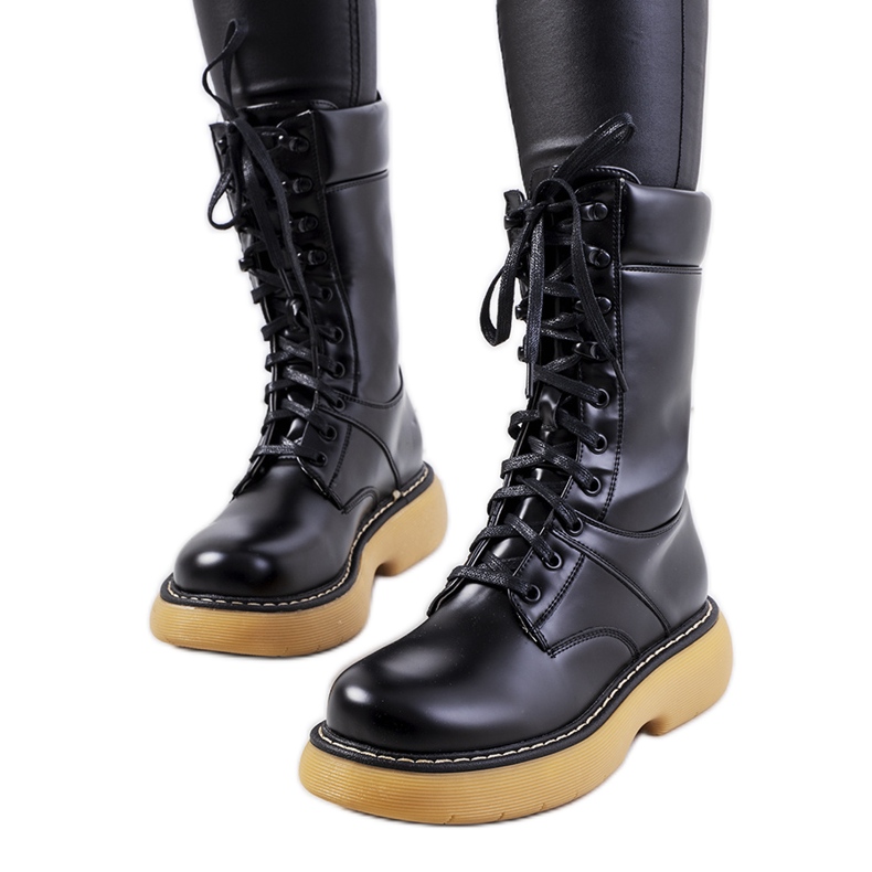 Czarne botki typu glany Redel