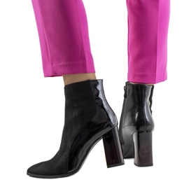 Czarne botki na słupku Leonar