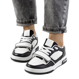 Czarne sneakersy damskie Kadie białe