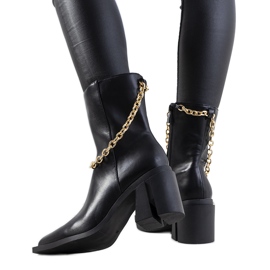 Czarne kowbojki Massa