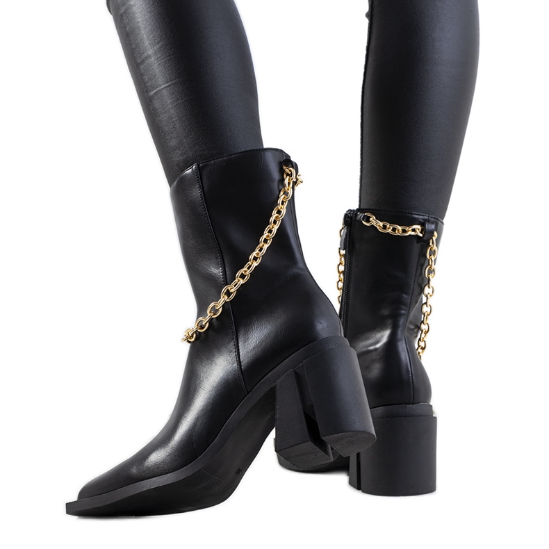 Czarne kowbojki Massa