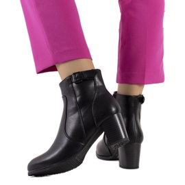 Czarne botki na niskim słupku Bogota