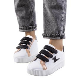 Białe sneakersy Pitmerden czarne