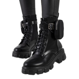 Czarne botki z saszetką Adamson