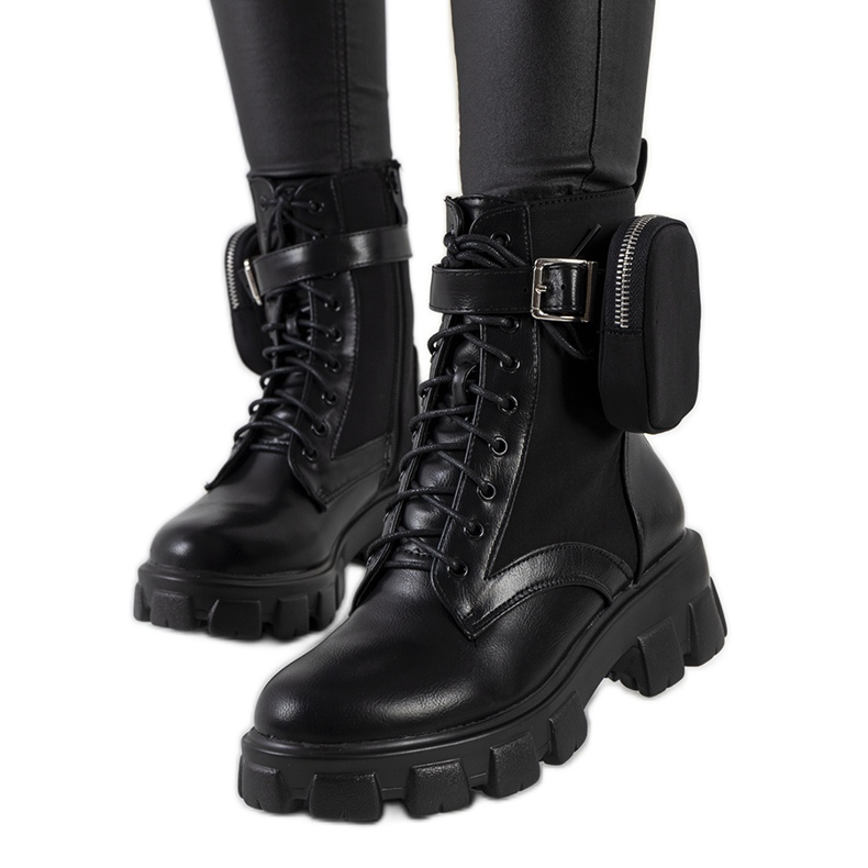 Czarne botki z saszetką Adamson