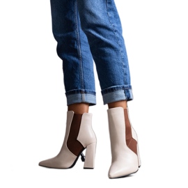 Beżowe sztyblety na słupku Hamilta beżowy