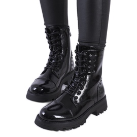 Czarne traperki lakierowane Polperro