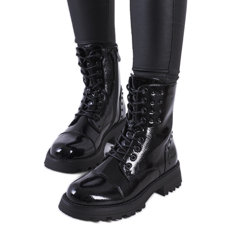 Czarne traperki lakierowane Polperro