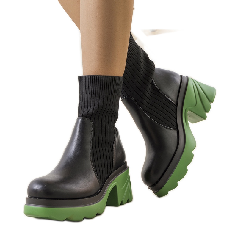 Czarne botki z czerwoną podeszwą Tomlin