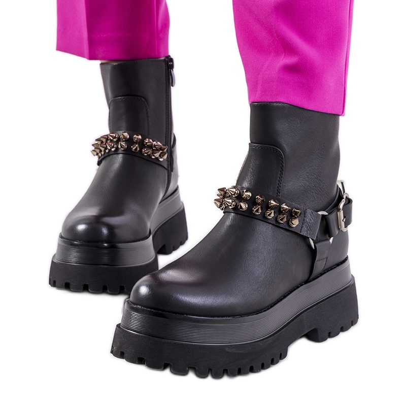 Czarne botki z ćwiekami Aneta