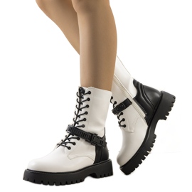 Białe workery Livenza czarne