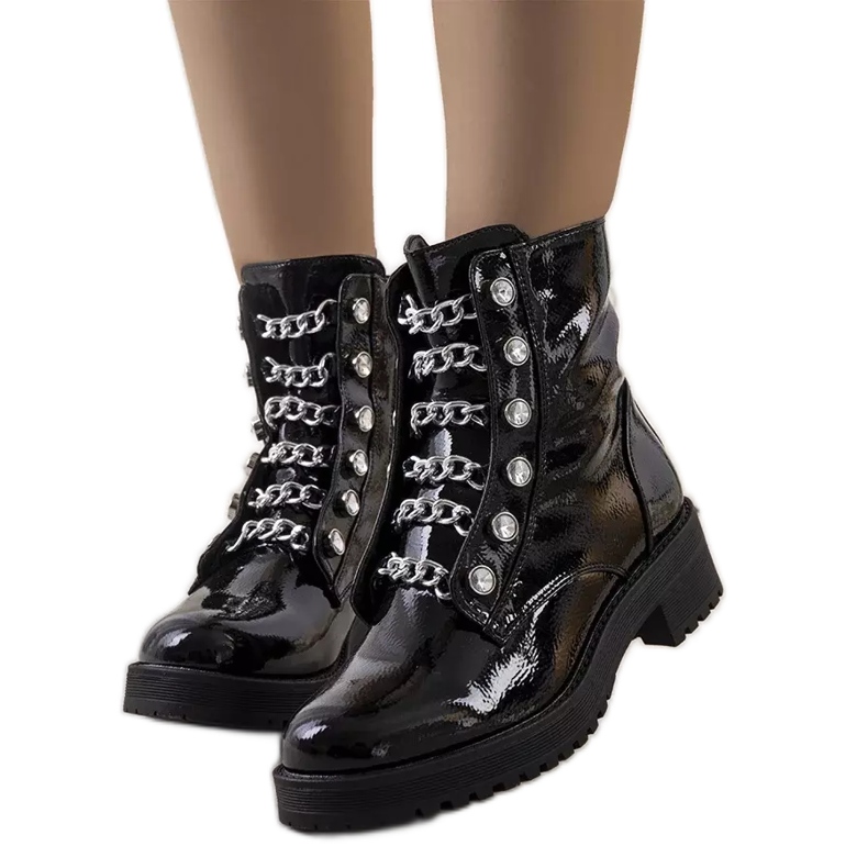 Czarne lakierowane traperki Ibarra