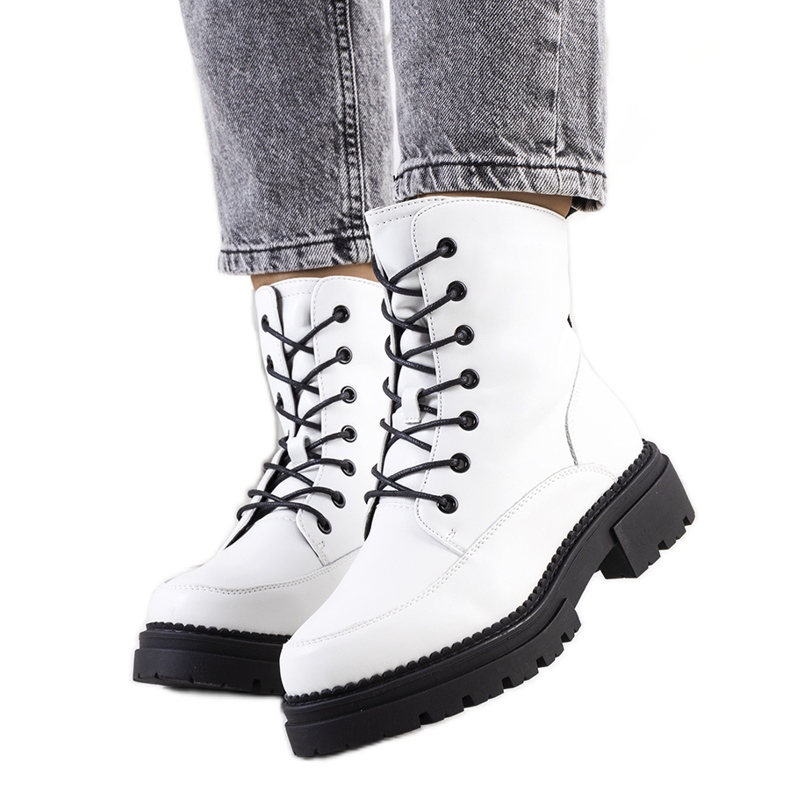 Białe traperki Caldera