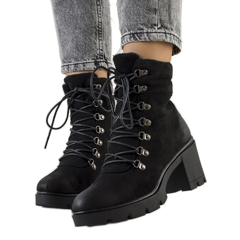 PA1 Czarne botki na słupku Langesko