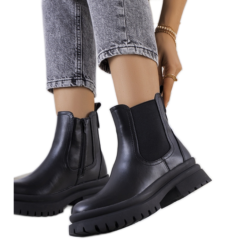 Czarne botki na platformie Alaina