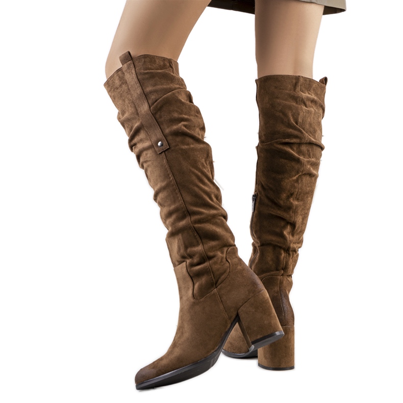 Brązowe zamszowe kozaki na obcasie Neve