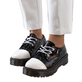 PA1 Czarne lakierowane półbuty Cardin białe