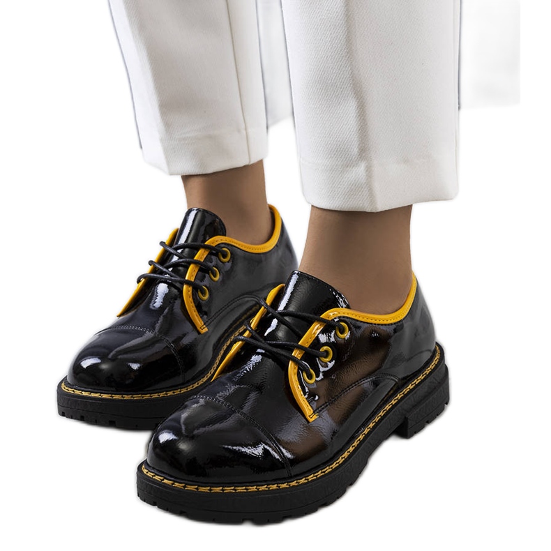 PA1 Czarno żółte lakierowane półbuty Kuzem czarne