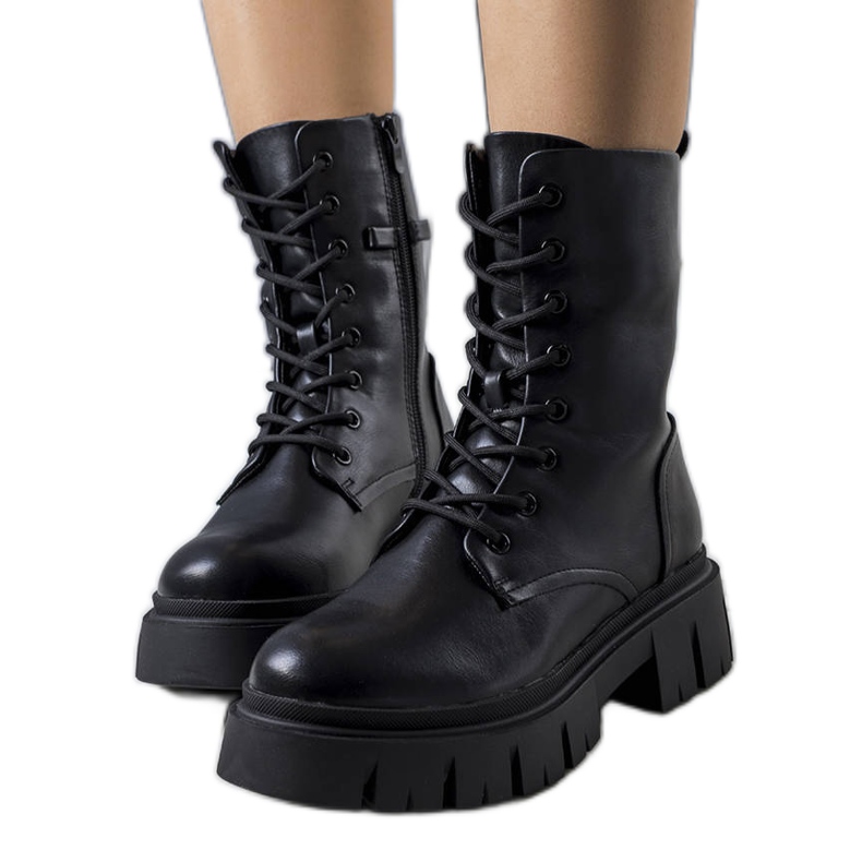 BM Czarne botki na masywnej podeszwie Darius