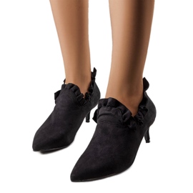 Czarne czółenka z cholewką Gavri